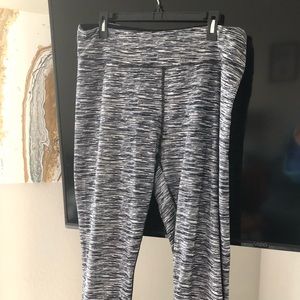 Maurice’s workout Capri pants size 2